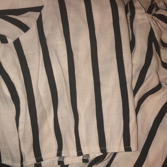 Black and White Lightweight Summer Top Sm - Picture 3 of 4